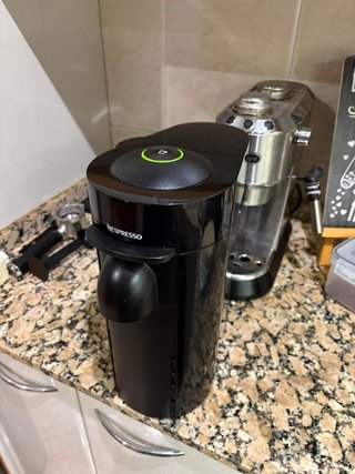 Cafetera Nespresso Vertuo Plus Negra