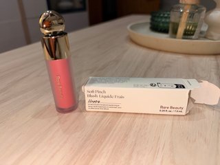 Rare Beauty Soft Pinch Colorete Líquido Happy