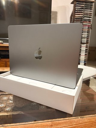 MacBook Air M2 13” 8GB/256GB - 97% Batería