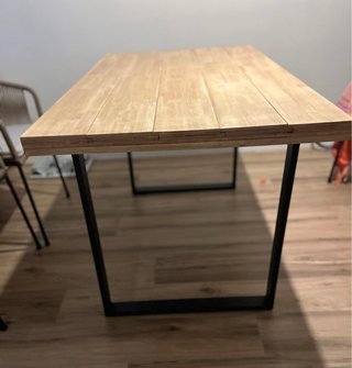 Mesa comedor estilo industrial de madera y metal