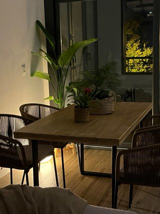Mesa comedor estilo industrial de madera y metal