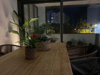 Mesa comedor estilo industrial de madera y metal