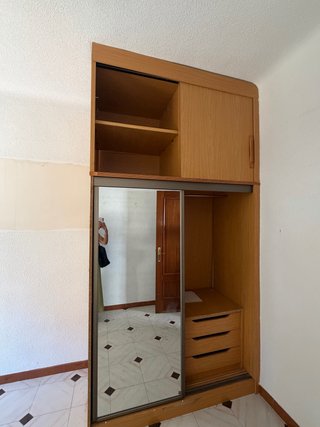 Armario puertas correderas espejo madera
