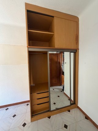 Armario puertas correderas espejo madera