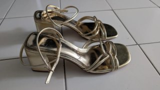 Sandalias doradas Mango talla 36