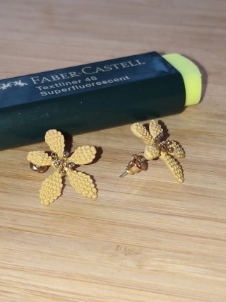 Pendientes Flor Dorados y Amarillos
