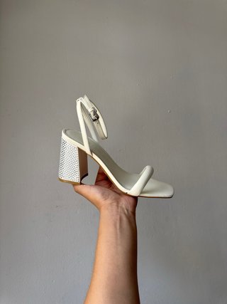 Sandalias con tacón Guess Gelectra ‘Ivory’ 39