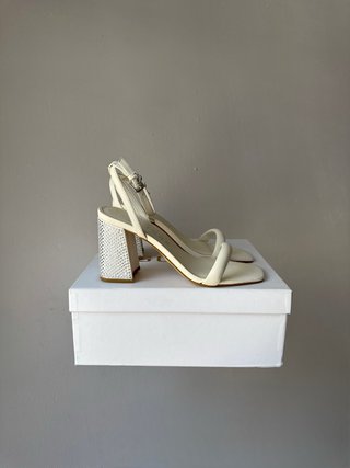 Sandalias con tacón Guess Gelectra ‘Ivory’ 39