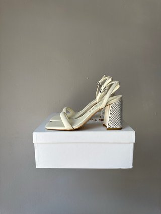 Sandalias con tacón Guess Gelectra ‘Ivory’ 39
