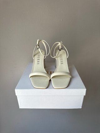 Sandalias con tacón Guess Gelectra ‘Ivory’ 39