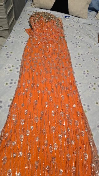 Vestido naranja con pedrería