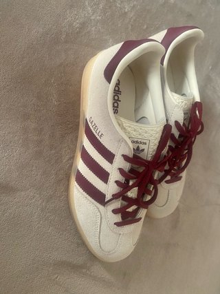 Adidas Gazelle Blancas y granates . Talla 39 1/3