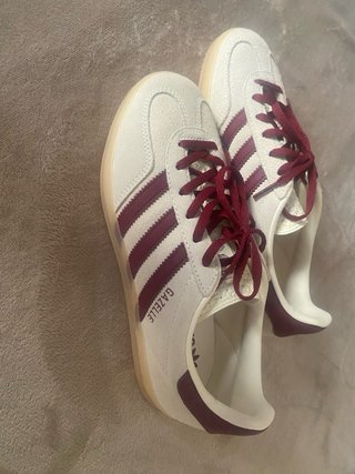 Adidas Gazelle Blancas y granates . Talla 39 1/3