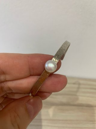 Pulsera de plata con una perla