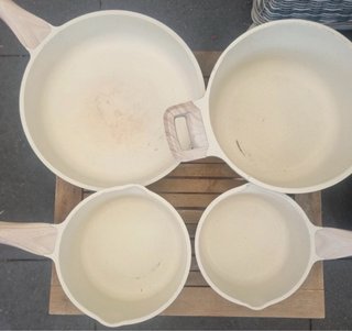 Set de Ollas con Tapa y Utensilios
