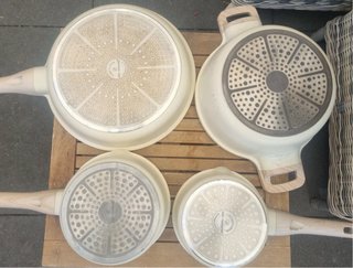 Set de Ollas con Tapa y Utensilios