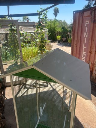 Jaula grande para pájaros con ruedas