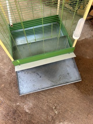 Jaula grande para pájaros con ruedas