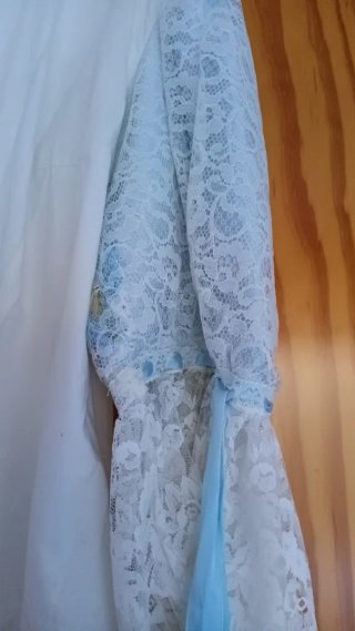Blusa blanca y azul con encaje fiestas patronales