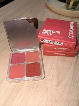 Paleta de colorete Huda Beauty rose berry