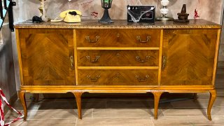 Muebles y estanterias antiguos.