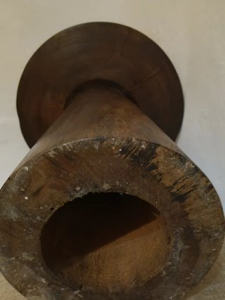 Mesita y 2 taburetes de madera