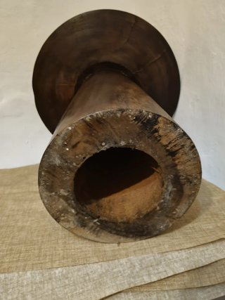 Mesita y 2 taburetes de madera