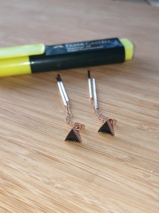 Pendientes Triángulo Negro y Dorado