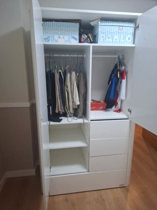 Armario juvenil madera blanco brillo.