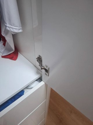 Armario juvenil madera blanco brillo.