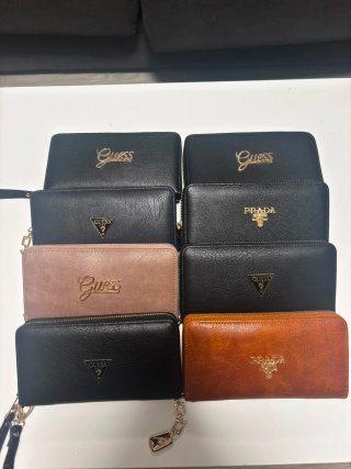 Carteras Guess Negras y Rosas