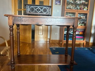 Mesa auxiliar madera maciza estilo clásico