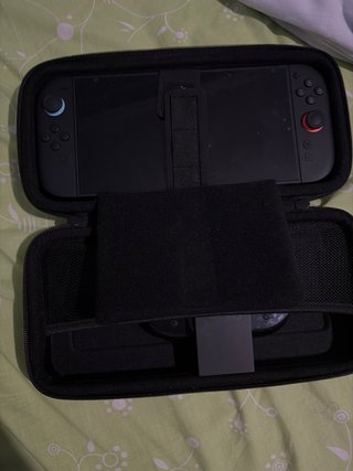 Nintendo Switch + Estuche + NBA 2K26 + Overcooked