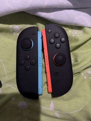 Nintendo Switch + Estuche + NBA 2K26 + Overcooked
