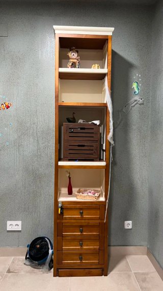 Muebles y estanterias antiguos