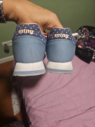 Zapatillas Mustang con puntitos azules