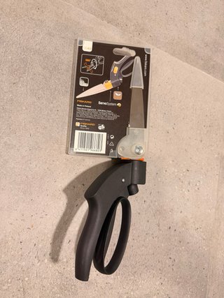 Tijera de podar Fiskars ServoSystem