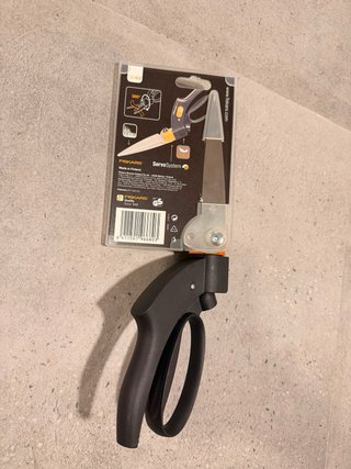 Tijera de podar Fiskars ServoSystem