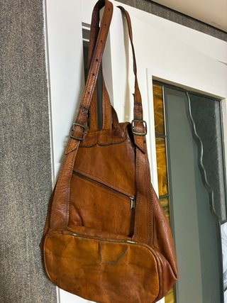 Mochila pequeña de cuero