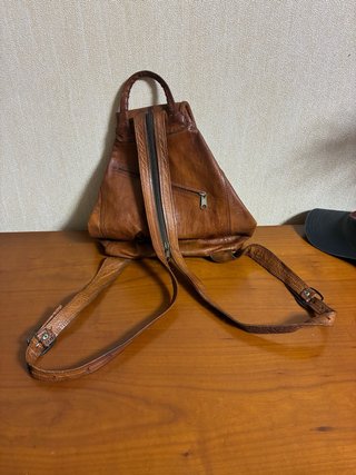Mochila pequeña de cuero