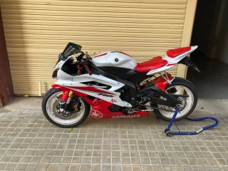 Yamaha R6 Roja y Blanca