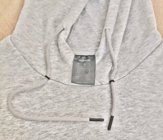Sudadera Adidas gris jaspeado con capucha