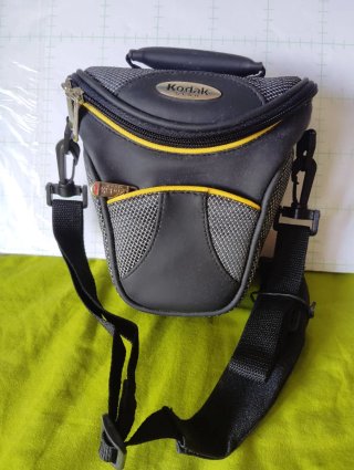 Mochila Kodak Negra y Amarilla