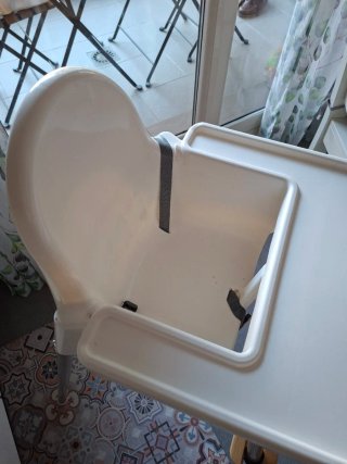 Trona Ikea con reposapiés