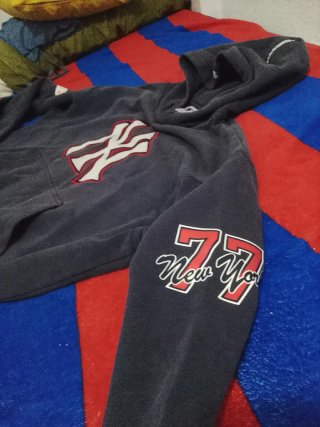 Sudadera Majestic NY Yankees Gris y Roja