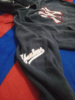 Sudadera Majestic NY Yankees Gris y Roja
