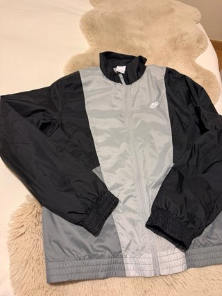 Chaqueta Nike Negra y Gris