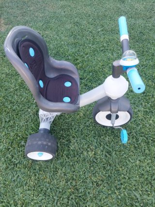 Triciclo infantil gris y azul
