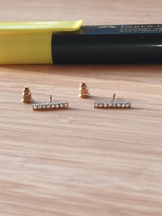 Pendientes dorados y plateados con brillantes