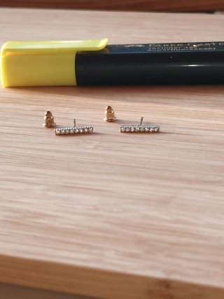 Pendientes dorados y plateados con brillantes